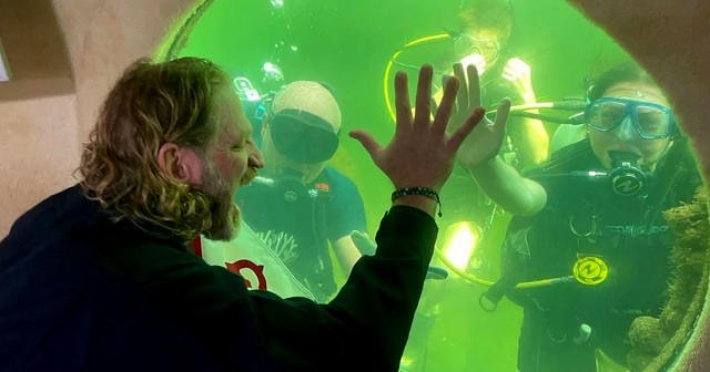 Профессор биомедицины из США живет под водой уже больше двух месяцев