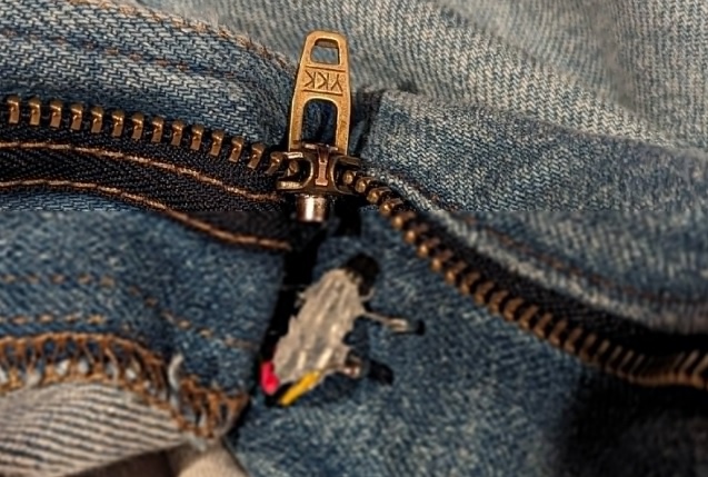 "Умные" брюки: инженер создал устройство, которое подсказывает о расстегнутой ширинке