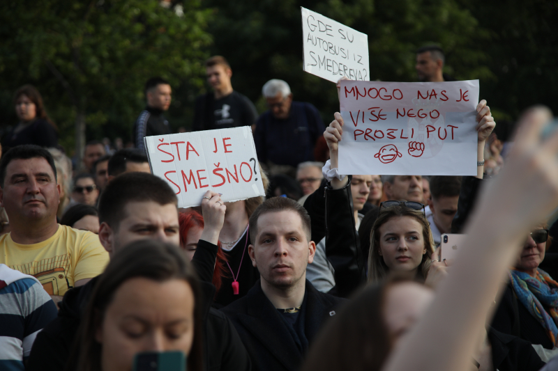 В Сербии десятки тысяч человек вышли на митинг против насилия после серии шутингов