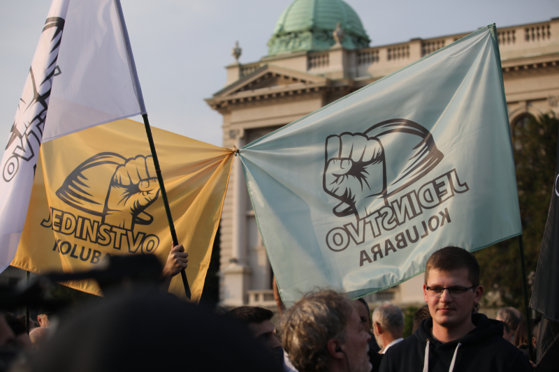 В Сербии десятки тысяч человек вышли на митинг против насилия после серии шутингов