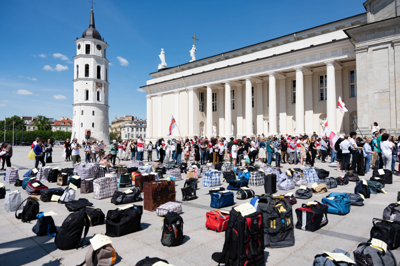 В Вильнюсе белорусские активисты провели акцию, посвященную Дню политзаключенных