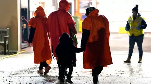 Британские власти пытаются сократить расходы на нелегальных мигрантов. В прошлом году их количество было рекордным за последние годы