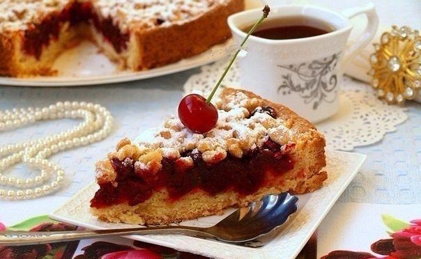 Песочный пирог с вишней