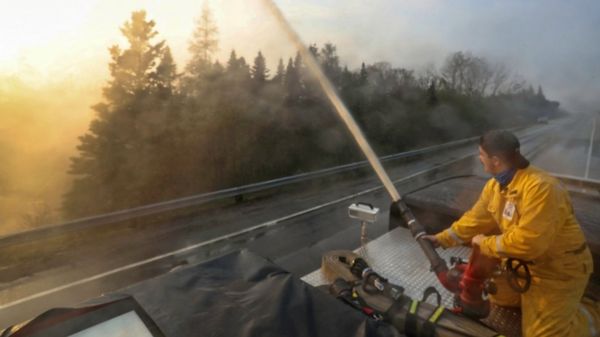В Канаде полыхают необычно сильные лесные пожары, задымлены даже Нью-Йорк и Вашингтон