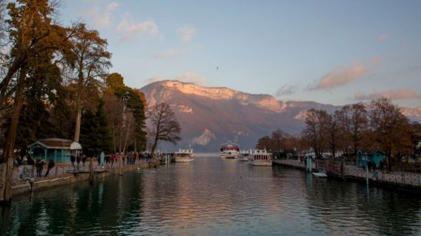 Нападение с ножом в парке на востоке Франции: большинство пострадавших - дети
