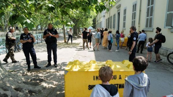 Нападение с ножом в парке на востоке Франции: большинство пострадавших - дети