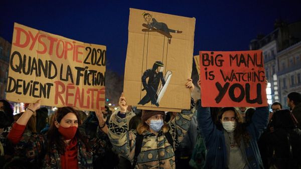 Париж: демонстрация против жестокости полиции вылилась в насилие и беспорядки