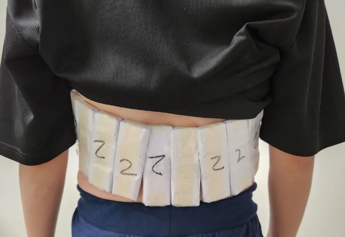 Примотал скотчем к торсу: китайская таможня поймала контрабандиста крупной партии процессоров Intel