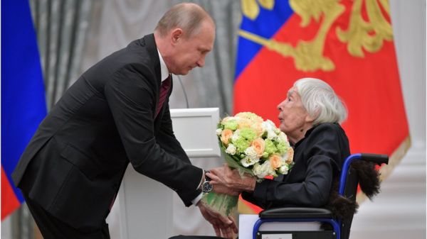 "Вы совершаете большой грех". Суд ликвидировал Московскую Хельсинкскую группу