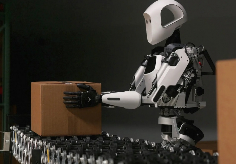 Новый гуманоид Apollo от Apptronik может нести на 25% больше груза, чем бот Tesla