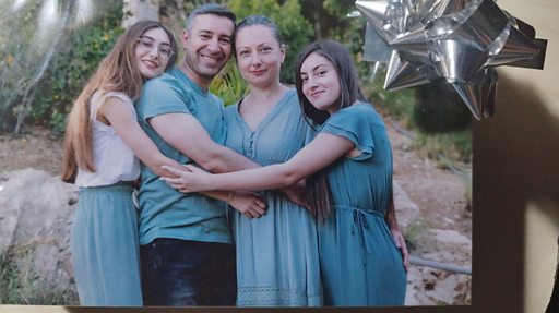 &laquo;Мы узнали Карину на видео, у нее на лице была кровь&raquo;. Израильтянка узнала захваченную ХАМАС сестру на видео