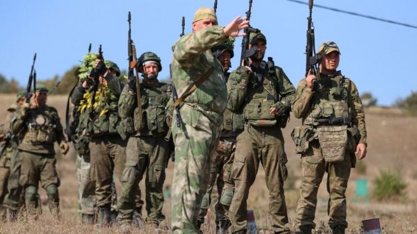 &laquo;Армия на полставки&raquo;. Кто управляет российскими нерегулярными формированиями, воюющими в Украине? Исследование Би-би-си