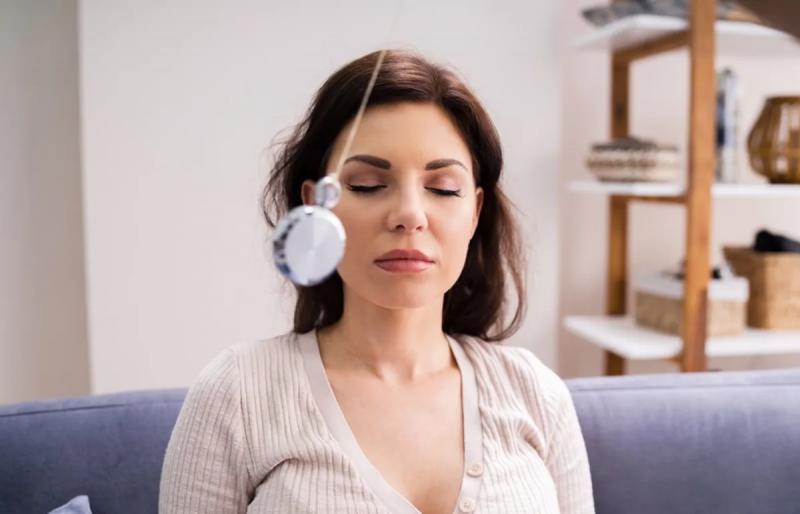 Почему некоторые люди более восприимчивы к гипнозу, чем другие