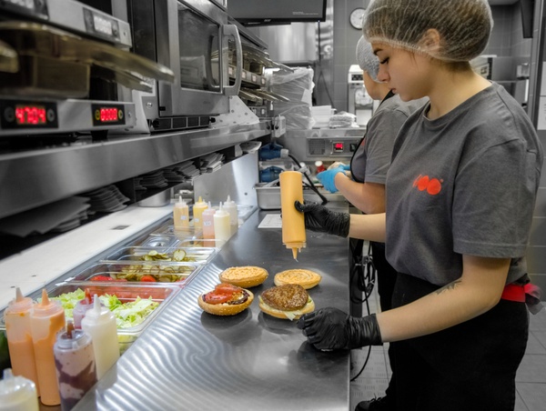 &laquo;Мираторг&raquo; запустил сеть ресторанов быстрого питания &laquo;100&raquo; с бургерами из мраморного мяса