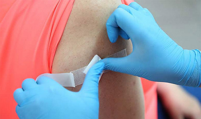В Москве разработали пластырь, позволяющий вводить вакцины без шприца