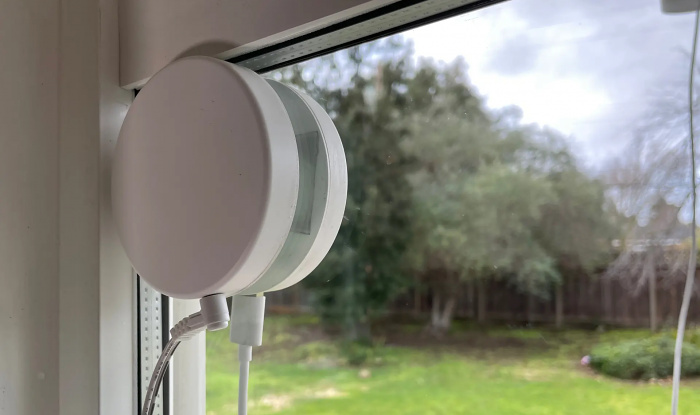 Устройство Power Mole запитает небольшую уличную электронику через оконное стекло