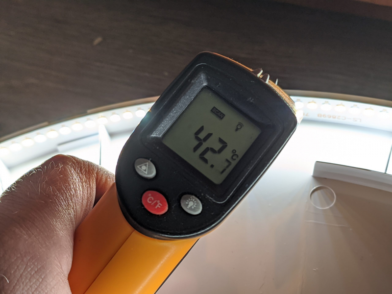 Качественный и надежный светодиодный потолочный светильник - люстра с пультом и Bluetooth