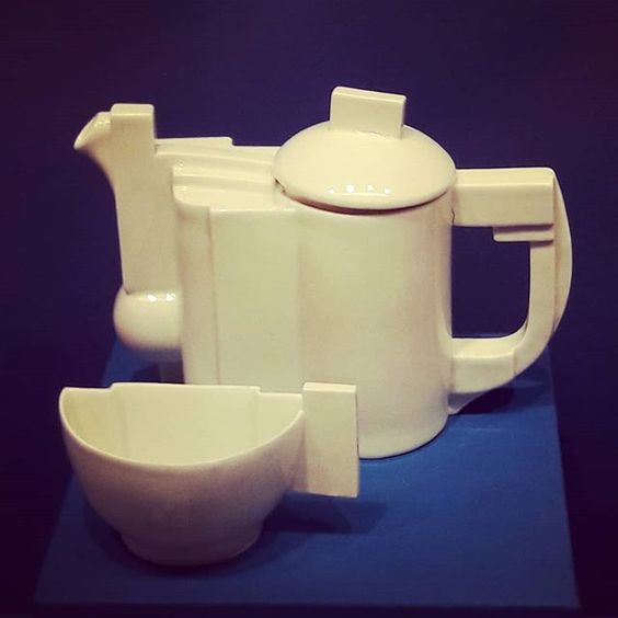 Агитационный фарфор: История, Примеры и Коллекционирование