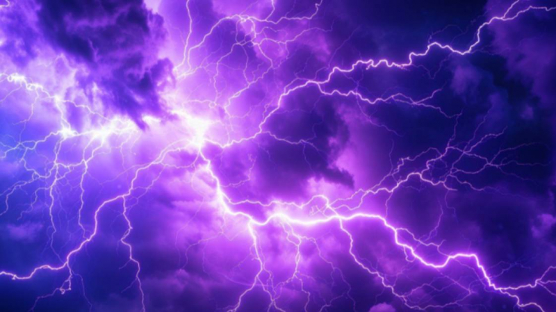 Когда молния максимально опасна и какие шансы у человека против стихии, готовой обрушить на него все напряжение?