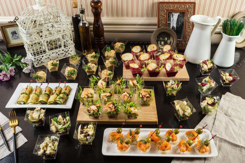 Идеальный фуршет без забот: что предлагают готовые наборы от Canape Club