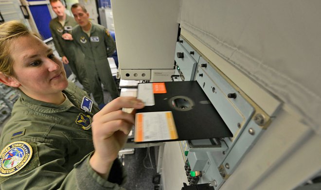 Пентагон отказался от использования старых дискет для запуска стратегических ядерных ракет