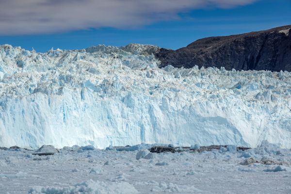 Ледовый щит Гренландии содрогается от множества ледотрясений, выяснили ученые