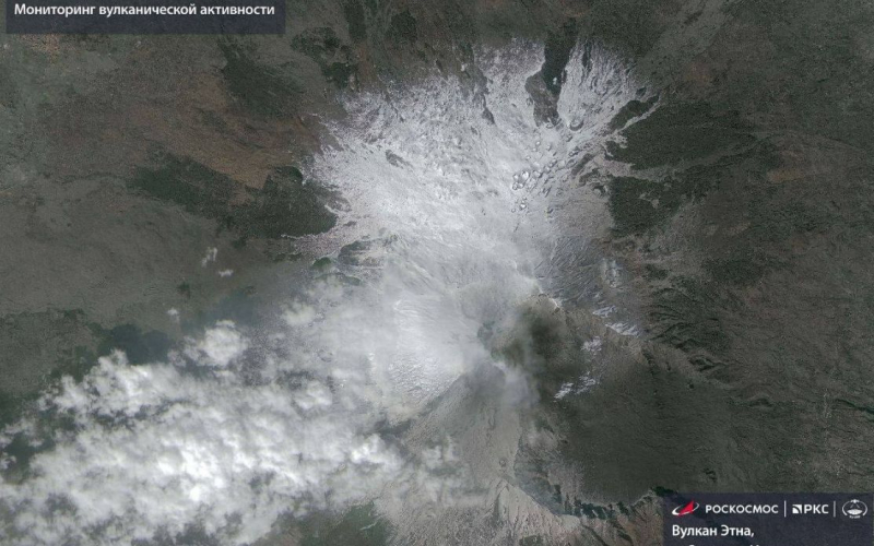 Роскосмос показал спутниковый снимок вулкана Этна на Сицилии