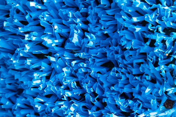 Микропластик проникает в воду даже через очистные сооружения, выяснили ученые