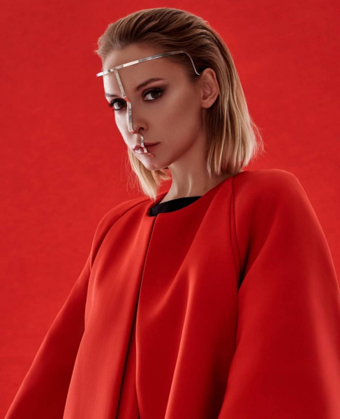 Louis Vuitton регистрирует бренды в России, чтобы не стать «мерчем из перехода» — эксперт моды