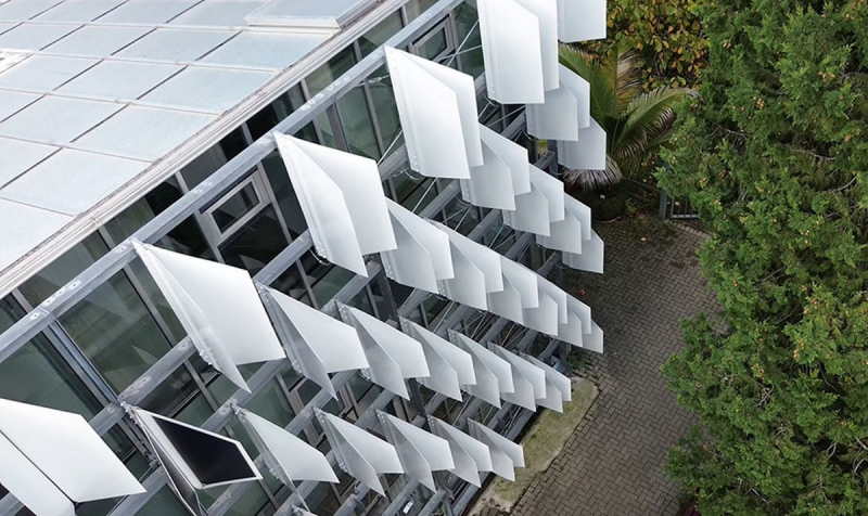 Термофасад FlectoLine имитирует поведение растений и насекомых для управления теплом внутри зданий