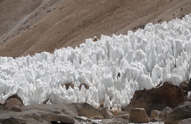 Экватор Плутона могут окружать метановые льды размером с&nbsp;небоскреб &mdash;&nbsp;астрофизики