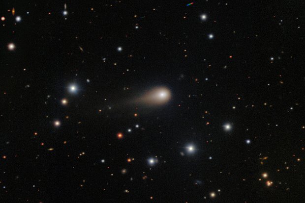 &laquo;Инопланетный корабль&raquo; принял невозможный цвет и начал маневр на пути к Земле. Почему астрофизик считает его аппаратом пришельцев?