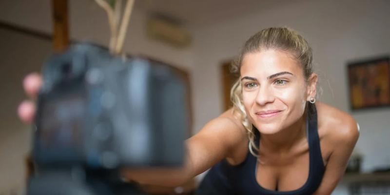 Новое исследование показало, что привлекательные фитнес-инфлюенсеры воспринимаются аудиторией как менее заслуживающие доверия
