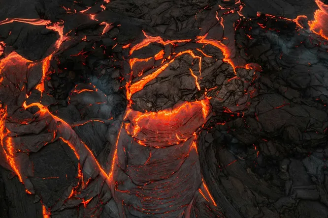 Микробы заселяют вулканическую лаву в течение нескольких часов после ее застывания