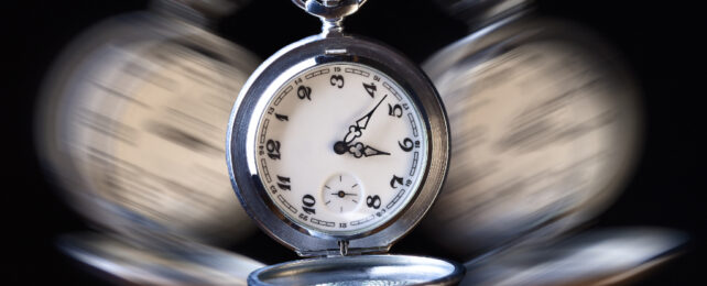 Три оси времени: Новая теория пересматривает фундаментальную структуру Вселенной