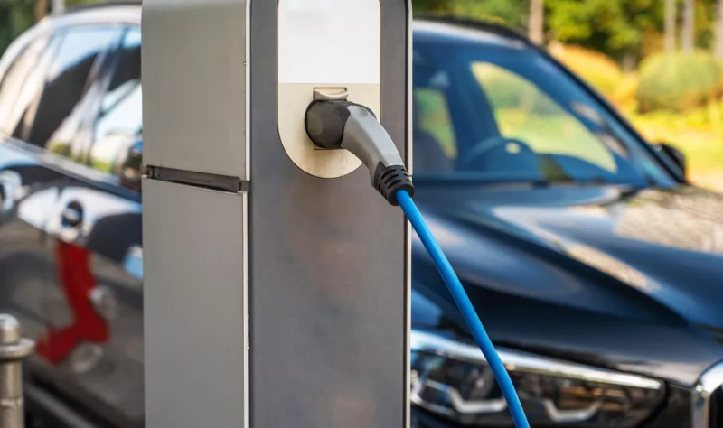 Быстрая зарядка ускоряет деградацию батарей электромобилей вдвое