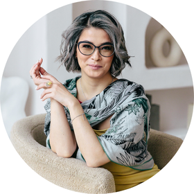 Юлия Куликова-Цай — системный бизнес-консультант executive-уровня, стратегический партнёр первых лиц и бизнес-ментор.