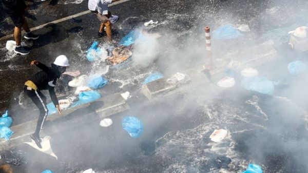 В Мьянме начался суд над Аун Сан Су Чжи. Протестующие снова на улицах после кровавой расправы