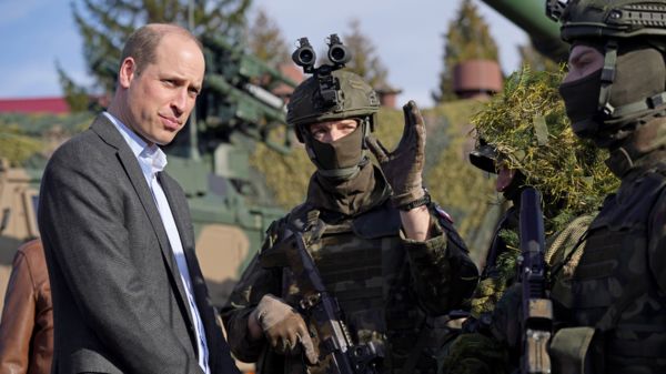 Принц Уильям неожиданно посетил британский контингент в Польше у границы с Украиной