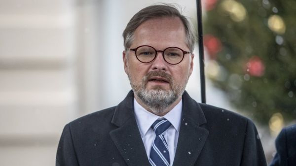 Президент Чехии Земан назначил нового премьера, сидя в стеклянной клетке