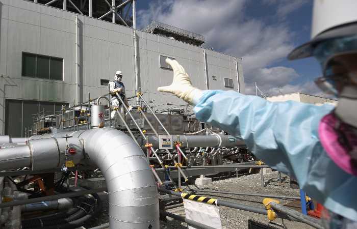 Япония начала сброс в море воды с АЭС "Фукусима-1"