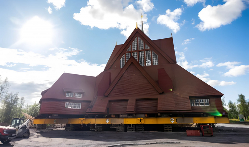 Самую красивую церковь Швеции аккуратно перевезли на другое место