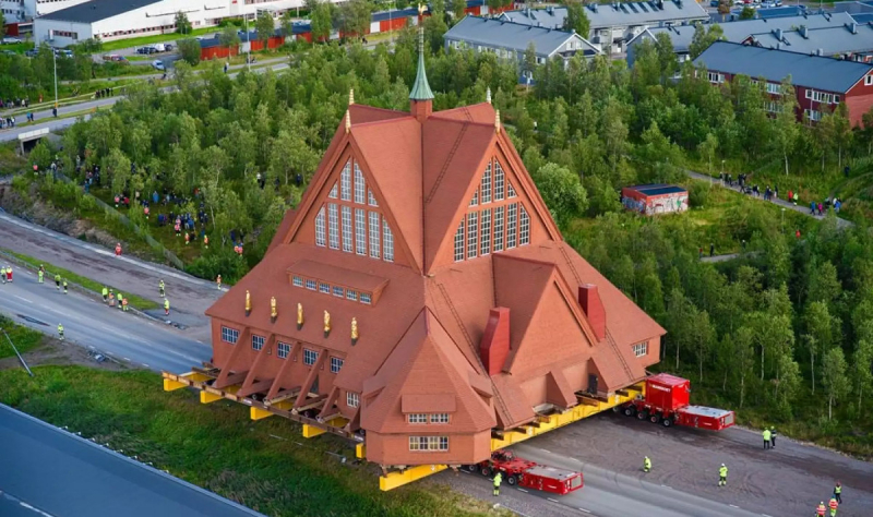 Самую красивую церковь Швеции аккуратно перевезли на другое место